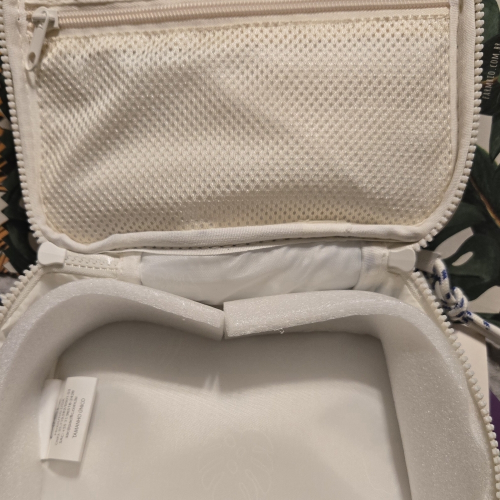 FARM Rio "Xero Destino Tropical" Toiletry Bag Off White #perfect gift NWT - Picture 8 of 10